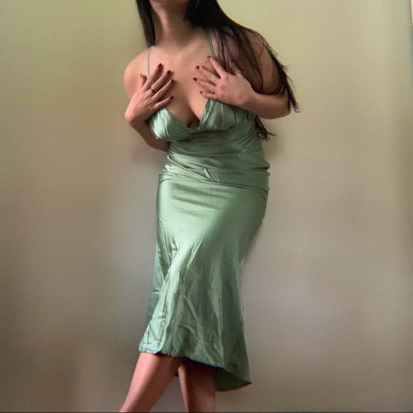 Satin silky green ruched maxi back cutouts maxi - Picture 3 of 4